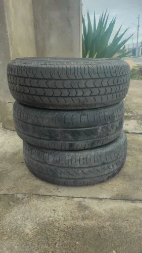 Vende-se 2 Pneus Aro 13, usados