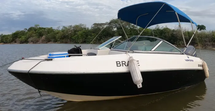 Lancha Ventura em fibra/motor yamaha 90 hp  4 tempos