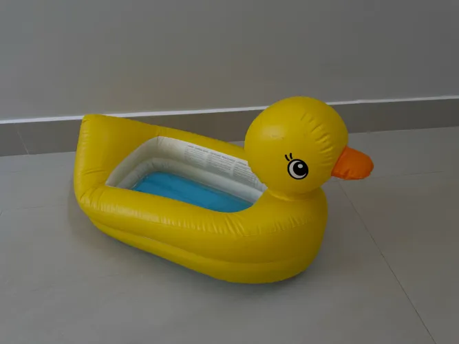 Banheira De Pato Inflável Quente Branca Munchkin - bebê e criança