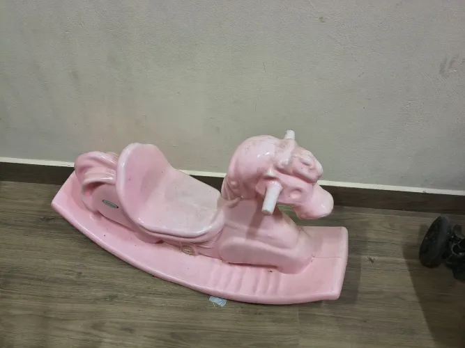 Kit menina. Sofá, mesinha com duas cadeiras, bolsa e brinquedos