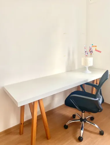 Mesa para escritório (trabalho ou estudo )
