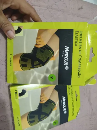 Joelheira esportiva de compressão