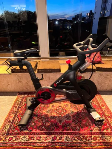 Bike Spinning Peloton / tela touch full hd 21,5?