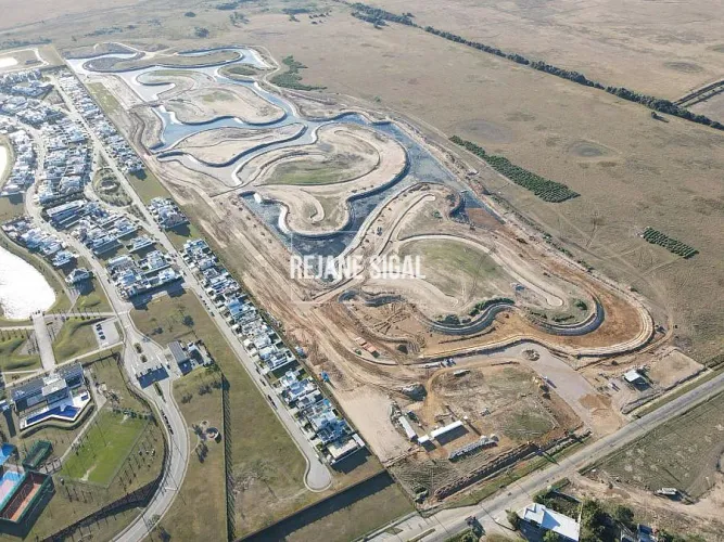 Terreno À Venda em Condomínio Fechado - ISLA