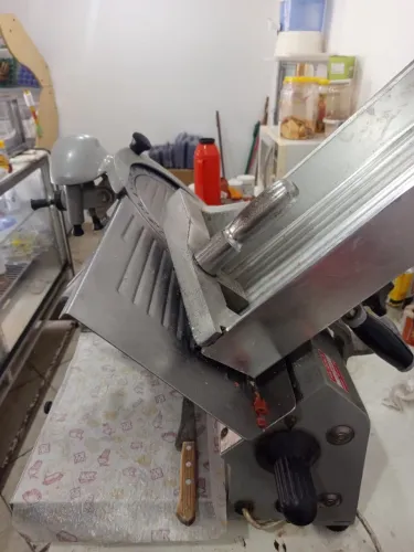Máquina de fatiar frios 