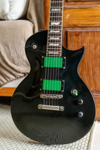 Guitarra ESP LTD EC330 Captação Ativa e Upgrades