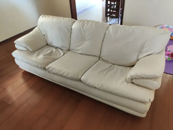 Sofá 3 lugares de couro branco