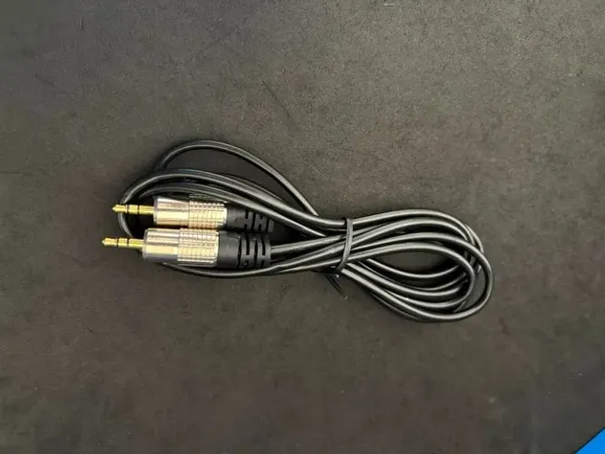 Cabo Auxiliar P2 X P2 Estéreo Plug Metal 1,8 Metros