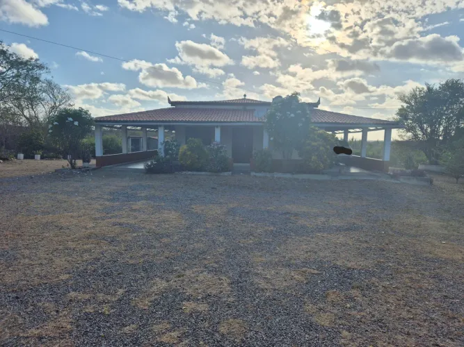 CASA CHÁCARA POMAR SITIO COM RIACHO, ENERGIA SOLAR E POÇO