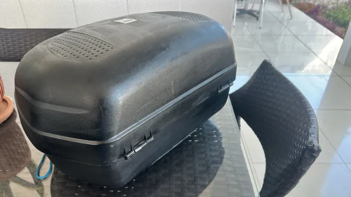 Bagageiro para motos 45lt cabe dois capacetes