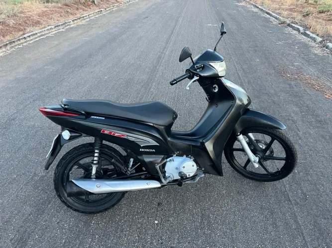 Moto Biz Única dona