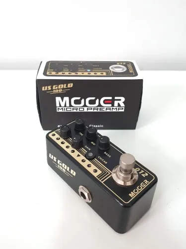 Pedal Mooer M012 Micro Pré Amp Mooer Us Gold 100 Com Caixa