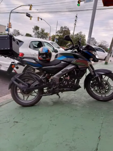 BAJAJ DOMINAR 160