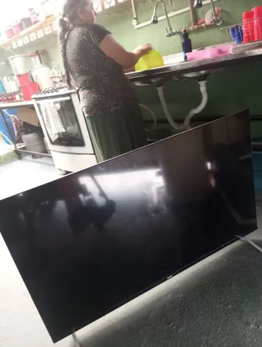 Vendo tv pra concertar ou peça 50 polegadas 