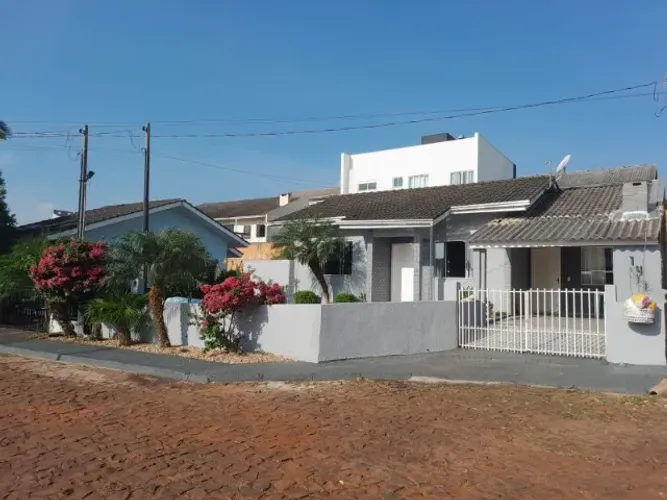 Casa com piscina no Bairro São Francisco