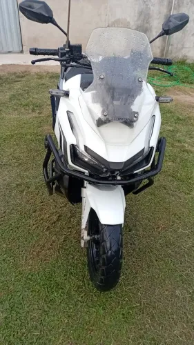 Vendo Honda ADV 2022 com protetor de carenagem