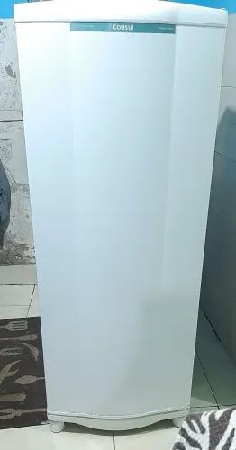 geladeira consul degelo. funcionando perfeitamente. pequena. faltando a porta  congelador 