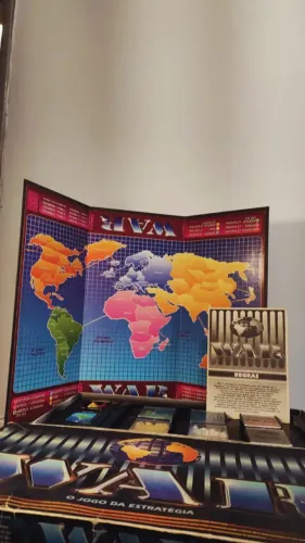 Jogo de tabuleiro War - jogo de estratégia edição antiga original completo