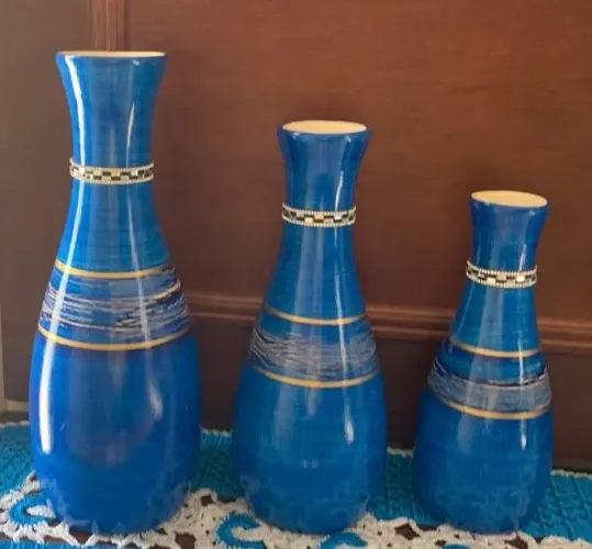 Trio de vasos azuis com strass 