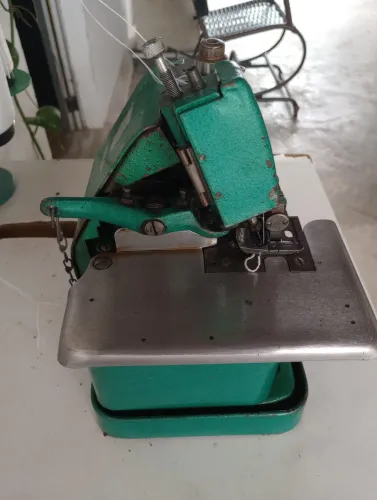 Máquina Overlock