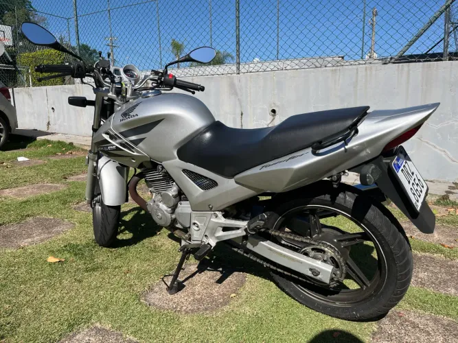 Honda Twister 250 2006 - Conservada e manutenção em dia