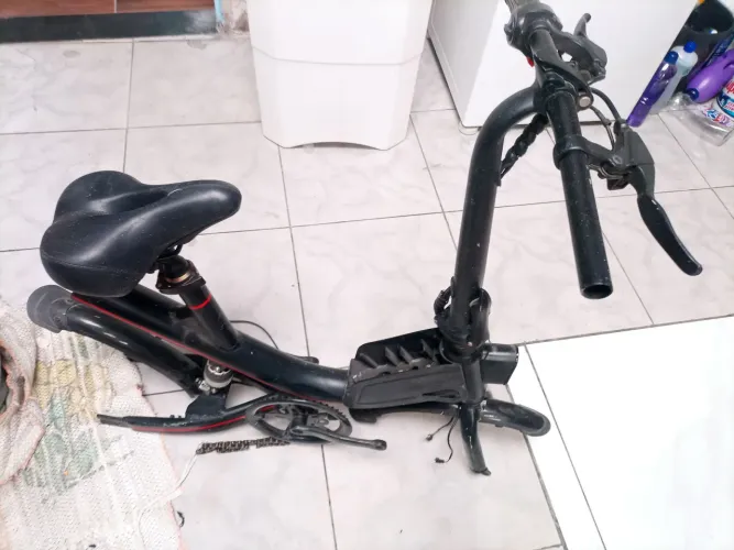 Quadro de bicicleta elétrica semi-novo