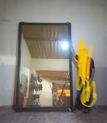 Vendo essa porta de vidro brindex , esquadria de alumínio, material novo 