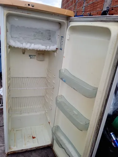 Vendo geladeira funcionando tudo perfeitamente