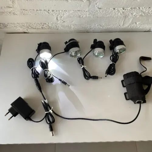 Rf126 - Lâmpadas de led (4 unidades) com bateria selada e carregador
