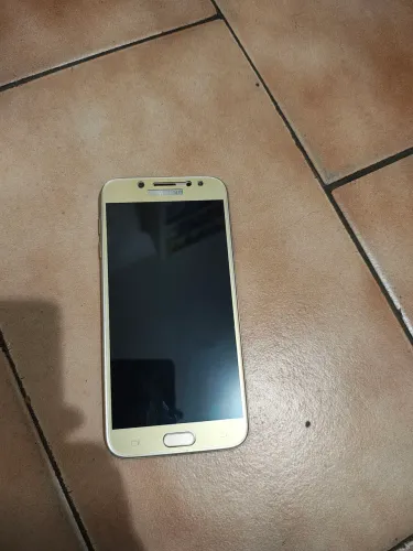 Samsung J7 Pro 64GB dourado usado mas muito bem conservado e todo original