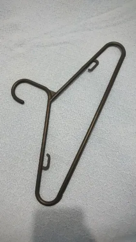 10 cabides preto de plástico reforçado