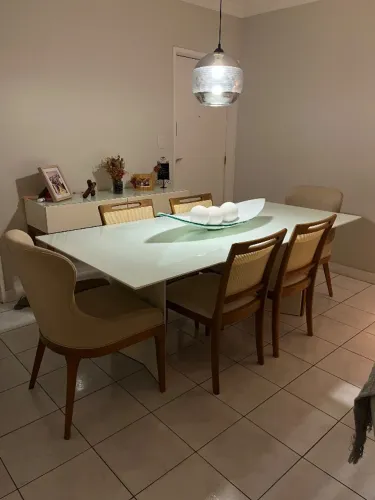 Mesa de jantar retangular 2 x 1m com cadeiras (VIDRO RACHOU, NÃO ACOMPANHA)