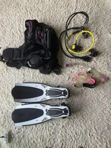 Kit Mergulho Feminino Completo Aqua Lung Colete, Nadadeiras e Regulador.