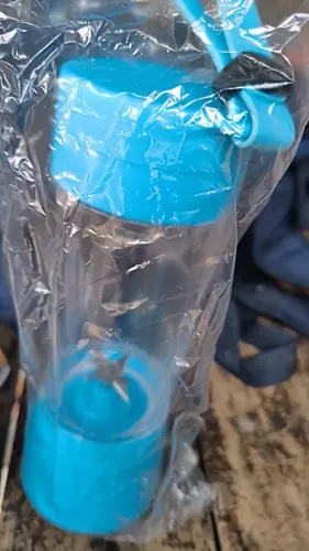 Mini liquidificador ótimo pra cademia ou pro serviço
