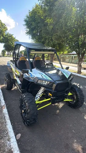 UTV Quadriciclo Buggy Polaris RZR 1000 4x4