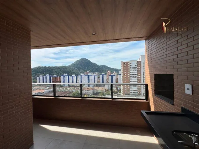 Apartamento com 2 dormitórios sendo 2 suítes com churrasqueira à carvão no canto do forte 