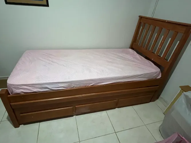 Cama solteiro com auxiliar e gavetas