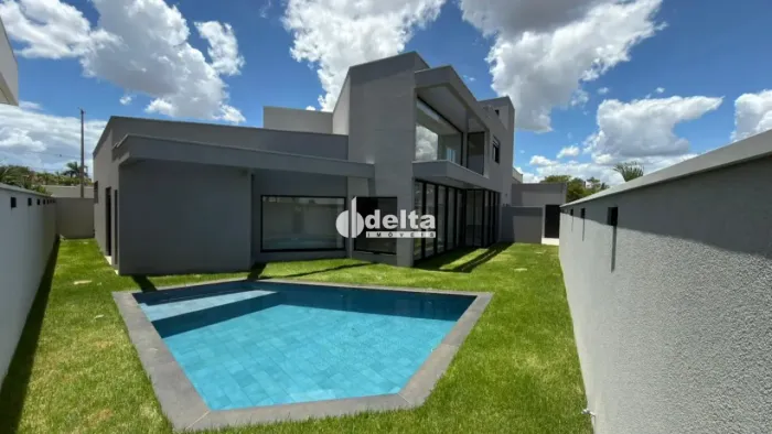 Casa em condomínio com 4 suítes disponível para venda no bairro Jardim Sul em Uberlândia-M