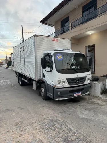 Transporte de fretes e mudanças Bau 3/4