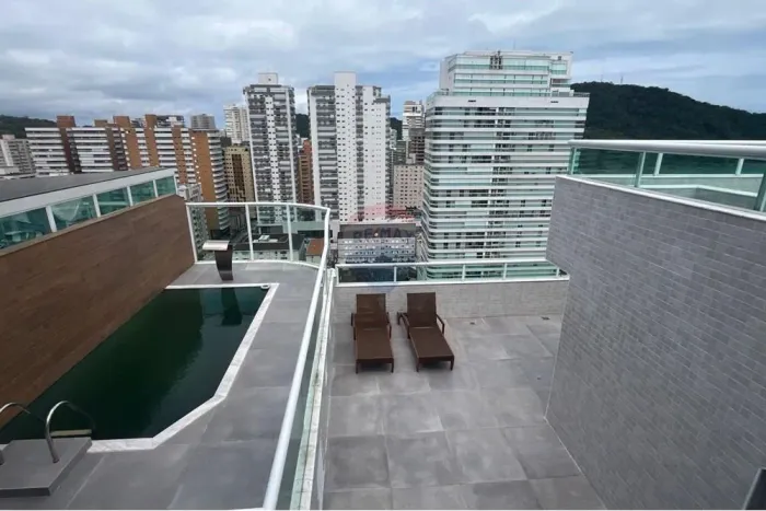 Cobertura Duplex de frente para o mar com piscina a venda no Canto do Forte com 3 suites e