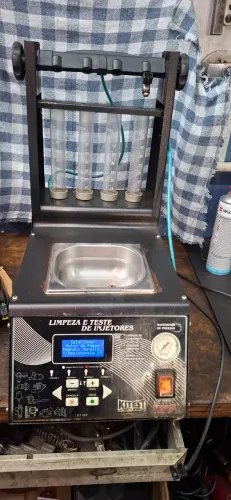 Limpeza e teste de injetores automotivo.