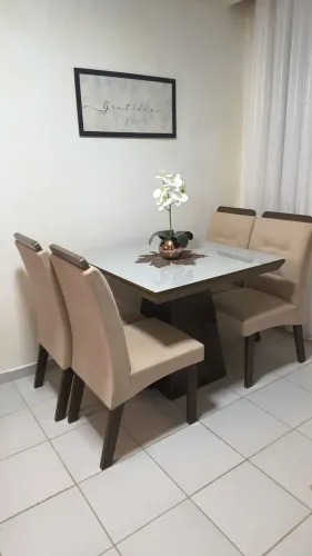 VENDO Conjunto Mesa / Cadeiras **LEIA O ANUNCIO**