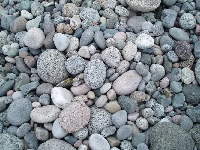 UMA PEDRA ALEATÓRIA DO MEU JARDIM