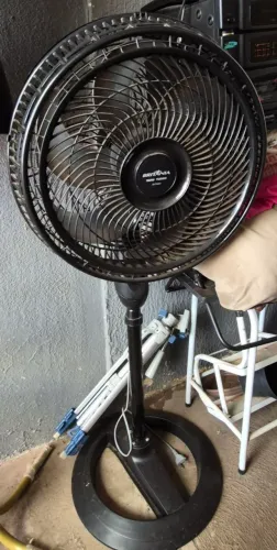 Vendo:Ventilador,manequin,som,cadeira,banqueta