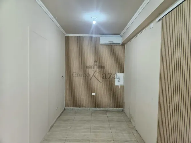 Sala Comercial - Sobreloja - No bairro Jardim Satélite - 11m².