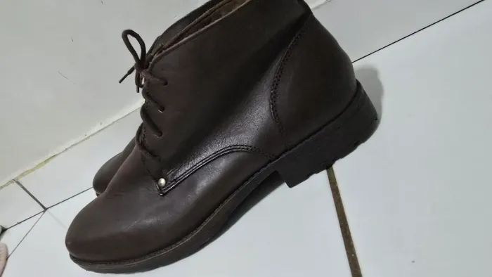 Bota de couro 39