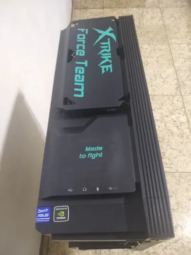 Vendo um monitor fhilips 14" LED, com um gabinete para pc gamer com algumas peças. $360,00