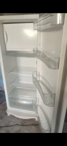 Geladeira Consul com degelo seco e 275 litros