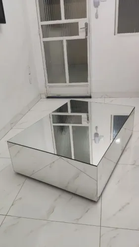 Mesa de centro em espelho