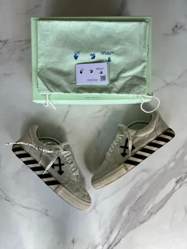 Off White Vulcanized Pele de Vaca